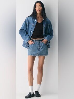 Aritzia Denim Forum The '90s Ricci Denim Skirt Women’s Size 26 Brand New